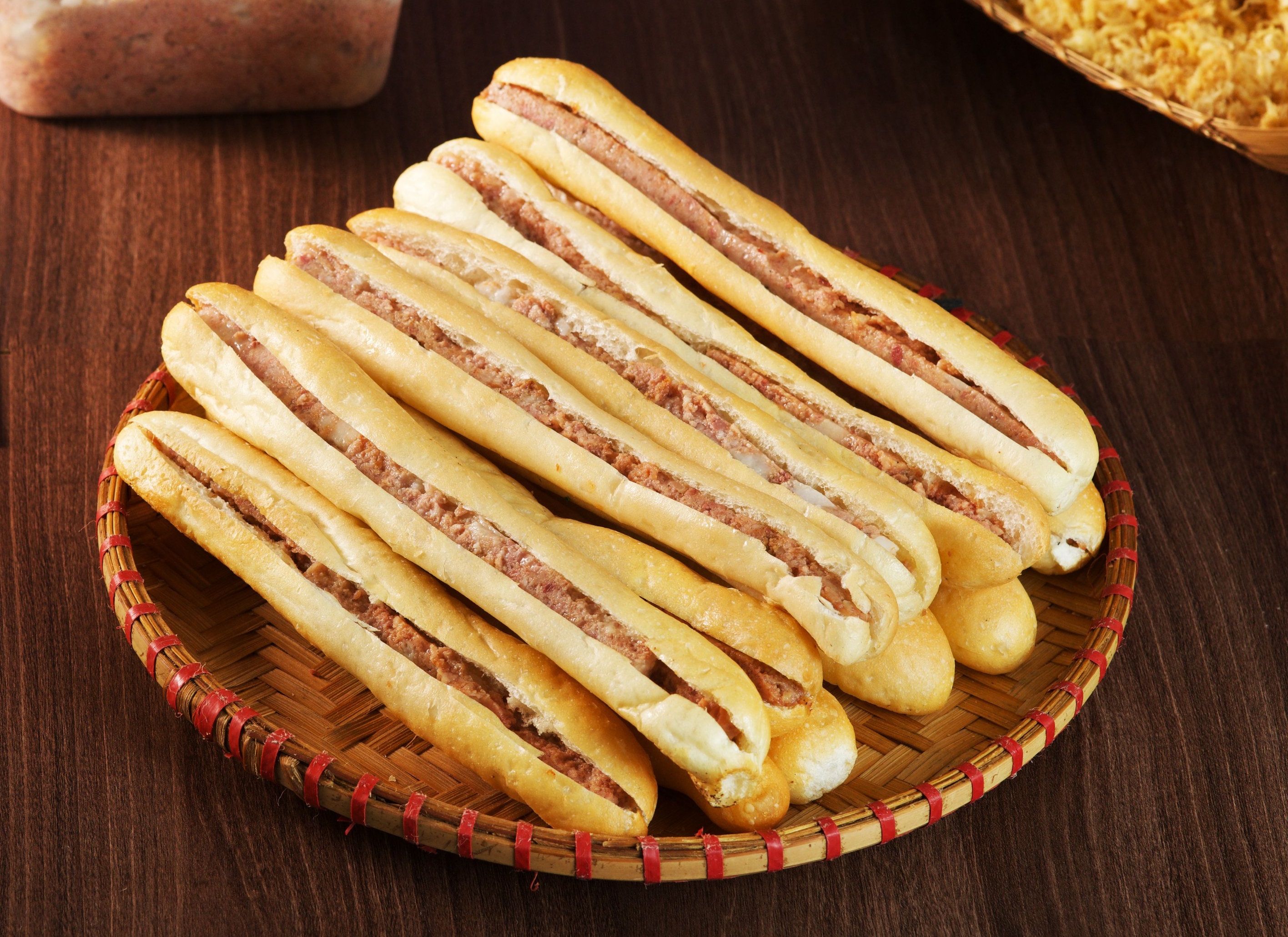 Bánh mỳ que nhân pate