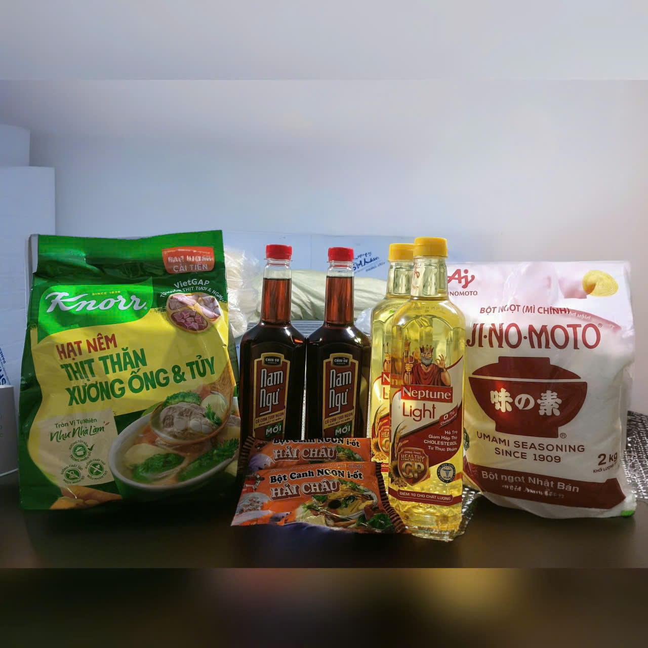 Hàng khô (mắm, dầu, mì chính...)