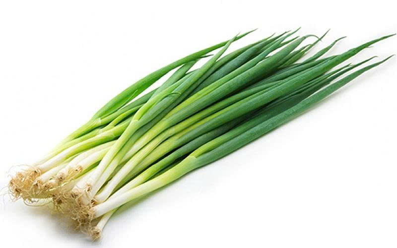 HÀNH LÁ